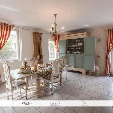 Proche De St Emilion Chambres D'hotes Avec Petit Dejeuner *